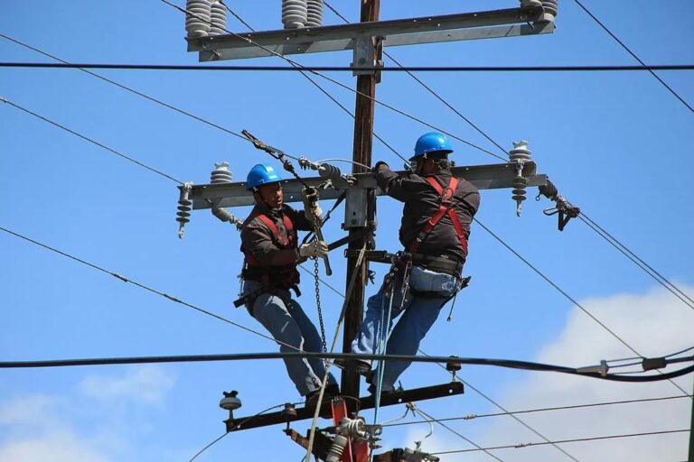 Read more about the article Low-Running Overhead Service Cables